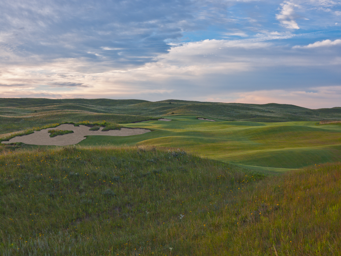 The par-4 2nd is set in the dunes on the high ground of the front nine.